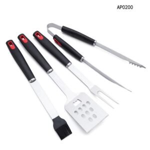 The 4 pcs grilling set includes spatual, fork, tongs and basting brush,each with a plastic grip handle.